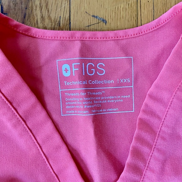Figs scrub set in neon pink - Picture 3 of 5